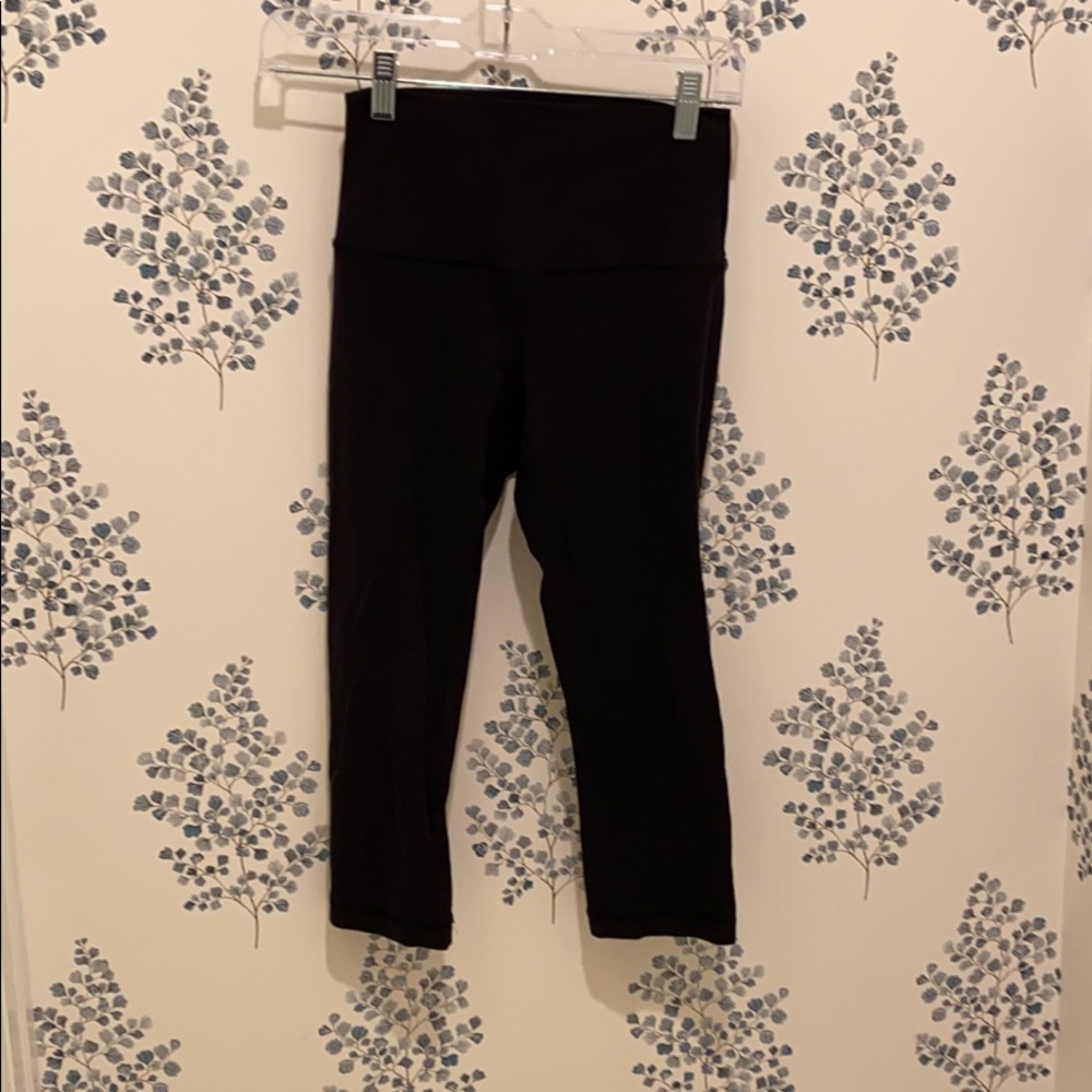 Lulu black align capris